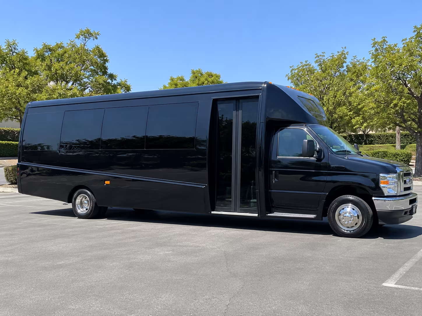 rent a bus to georgia bulldogs and sec away games from roswell